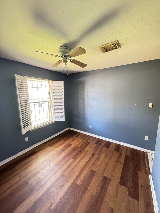 Building Photo - 1427 Rainy River Dr