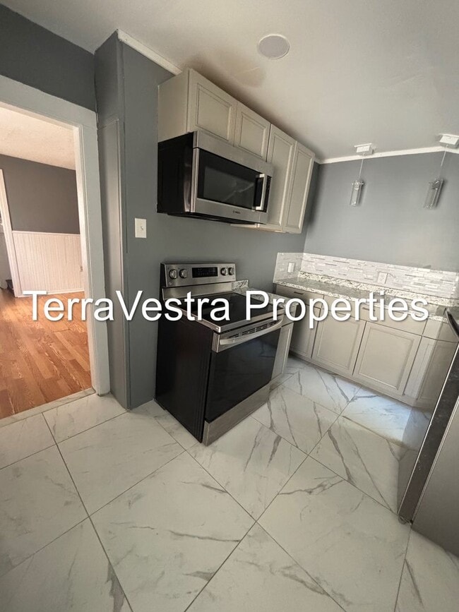 Photo - 3 Bed in Salem. Eligible for $500 Security Deposit.