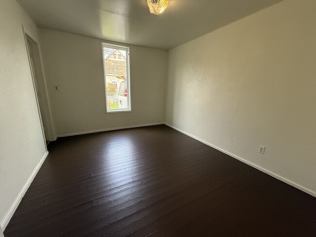 Photo - 328 SE Lane Ave