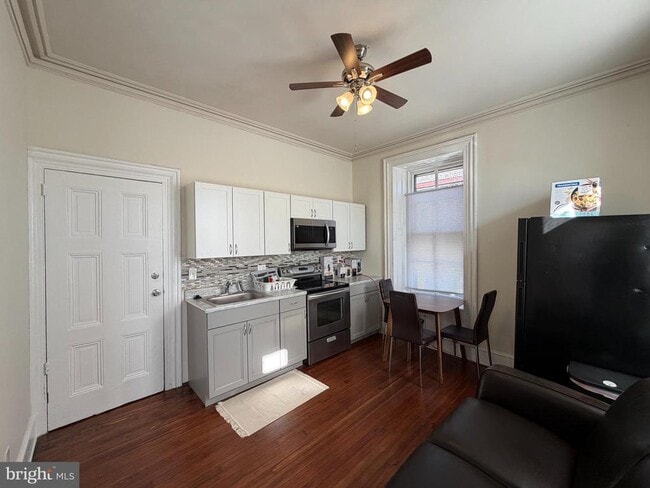 Photo - 171 E Walnut Ln