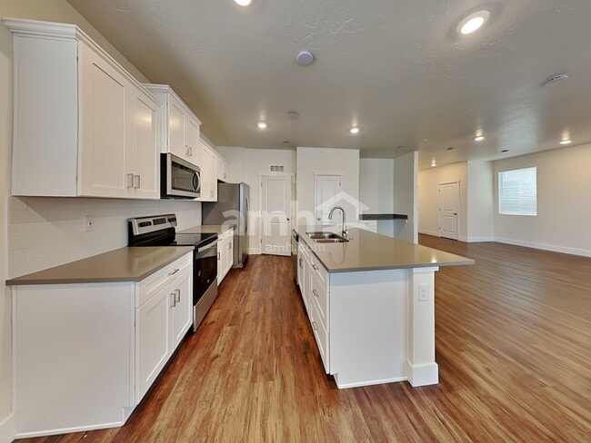 4020 N Keklik Ave
