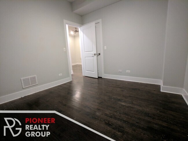 Photo - 1946 W Nelson St Unit 2