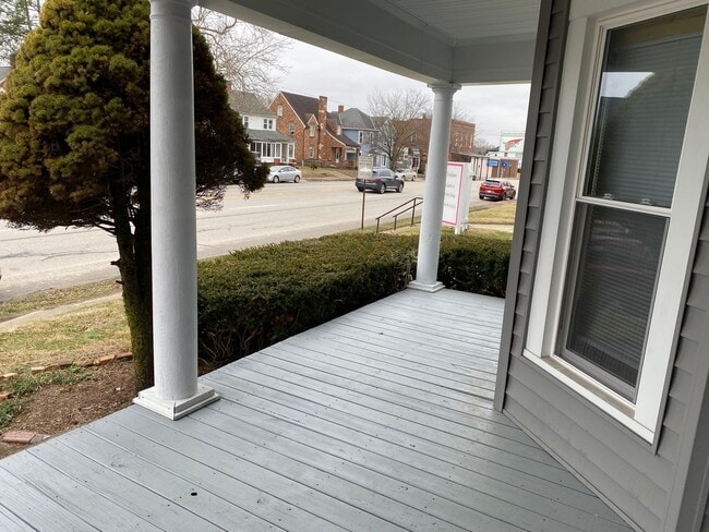 Photo - 747-747 1/2 E Main St Unit 747 E Main St