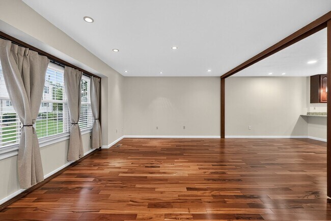 Photo - 10766 Castleton Turn