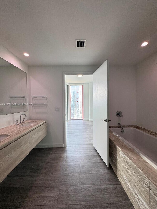 Photo - 2900 NE 7th Ave