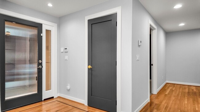 Photo - 3bd/2.5ba Seattle Townhome