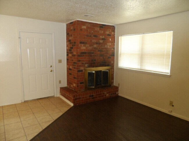 Photo - 120 NE 12th St