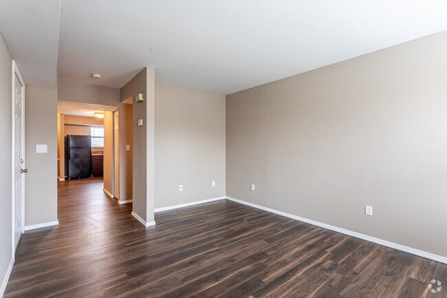 2BR, 1.5 BA - 1100 SF