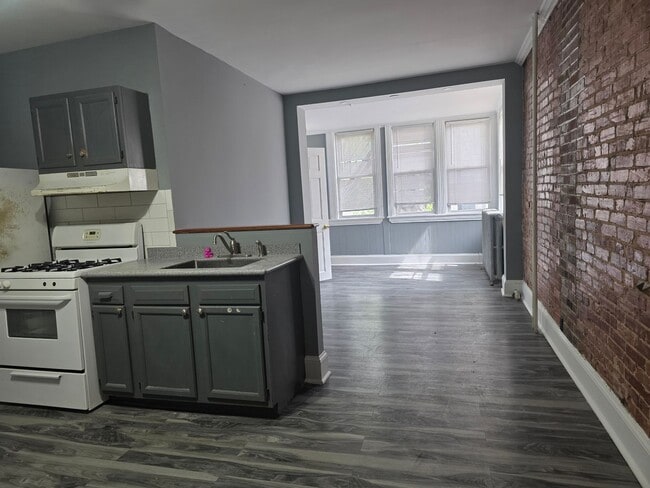 Photo - 816 W 11th St Unit 2