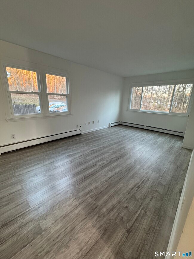 Photo - 18 W Hills Rd