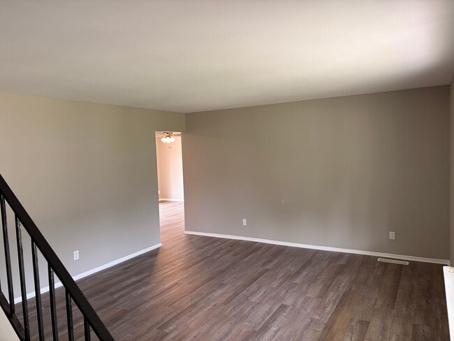 Building Photo - RENOVATED 4Bed/2 Bath Home