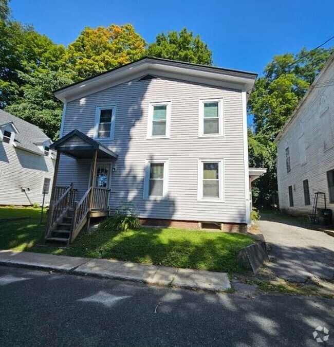 Duplex Rentals near Ashuelot NH 1 Rentals