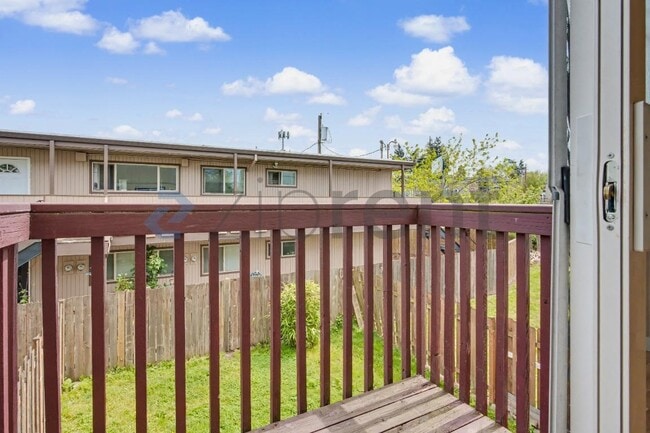 Photo - 1530 NE 68th Ave