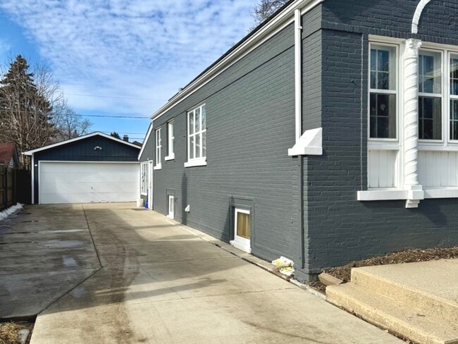 Photo - 216 Burton Ave