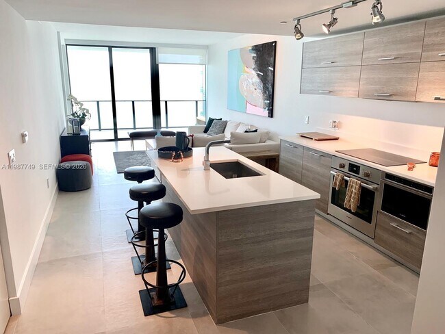 Photo - 650 NE 32nd St Unidad 4206