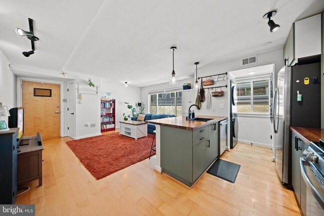 Photo - 1439 Chapin St NW Unidad 103