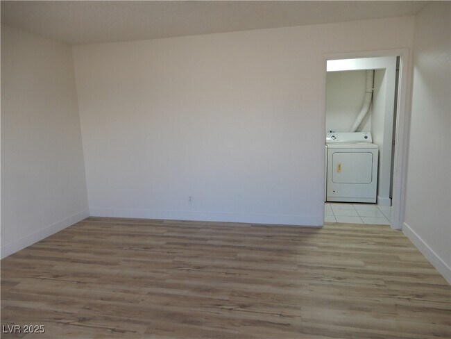 Photo - 4474 Bramblewood St