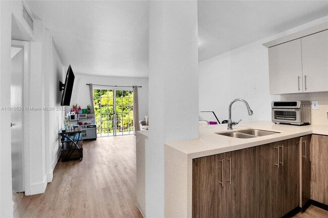 Building Photo - 6200 W Flagler St Unit 310