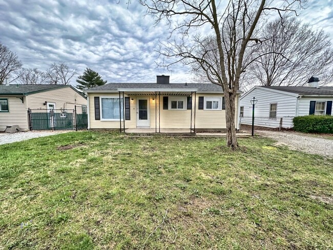3 bed 1 bath located on the East Side - 3 bed 1 bath located on the East Side House