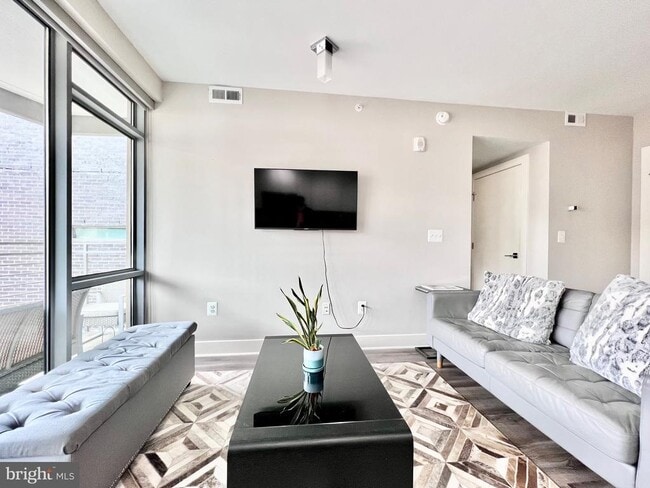 Building Photo - 1311 13th St NW Unit 408