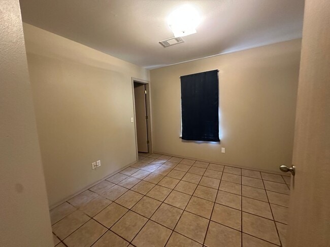 Photo - Welcome to this charming 3-bedroom, 2-bathroom home located in the heart of Russellville, AR.