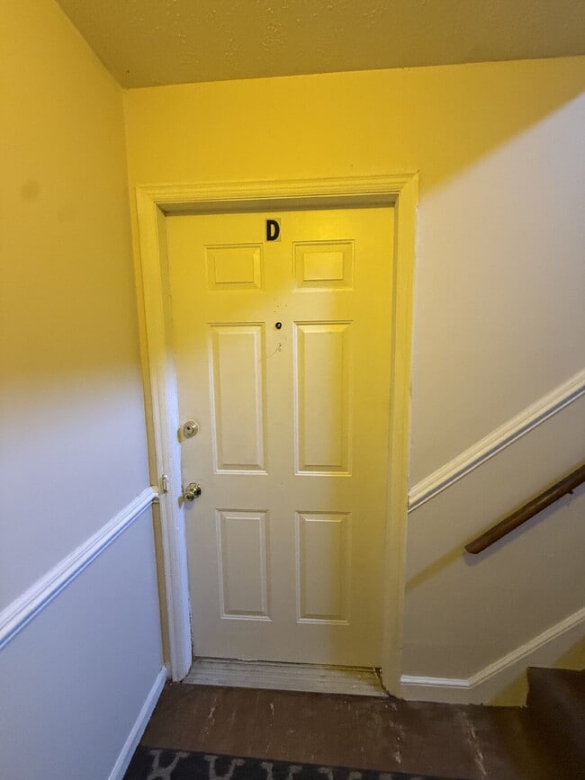 Photo - 2 Bedroom 1 Bathroom Apartment in Madison Heights with off street parking.