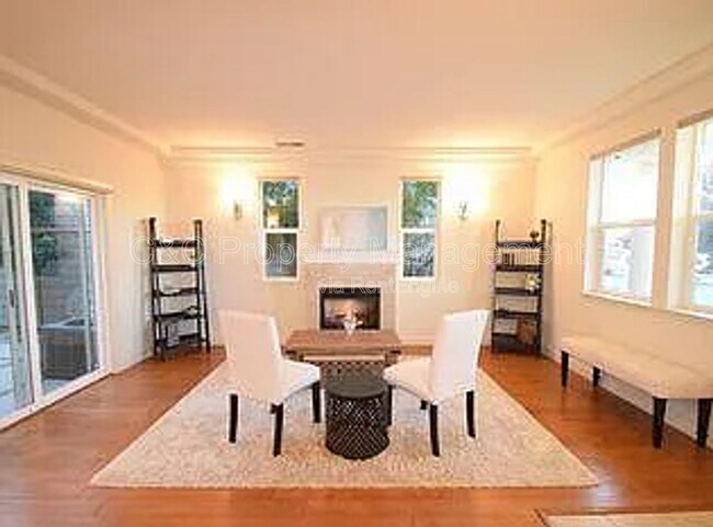 Photo - 2527 N Village Dr