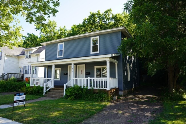 Photo - 615 S Dewey St