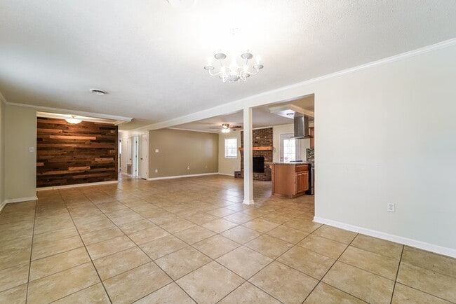 Photo - 1215 Rockingham Dr