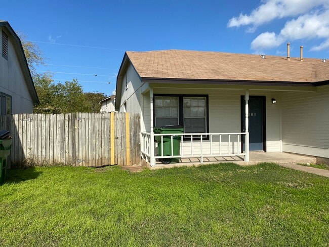 Building Photo - 510 Willowbend Cove Unit 1