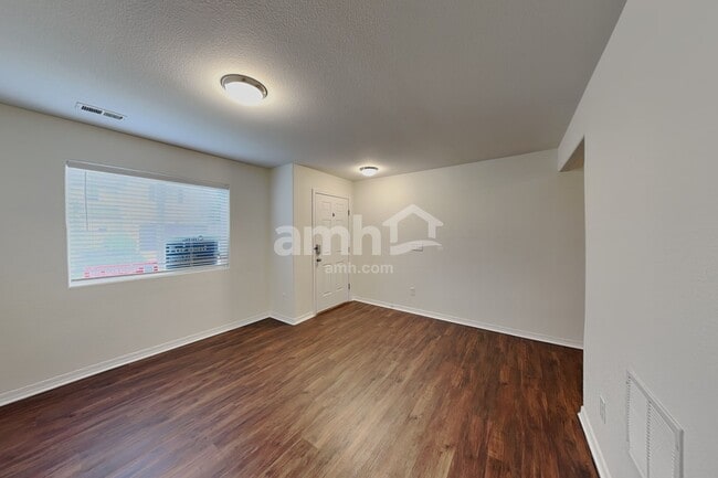 Photo - 5778 Badenoch Terrace