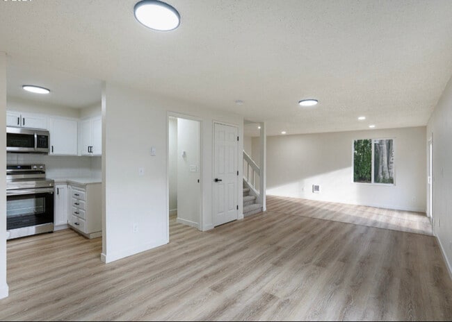 Photo - 902 NE Hacienda Ct