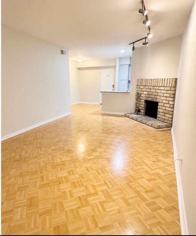 Photo - 4633 Wild Indigo St Unit 555