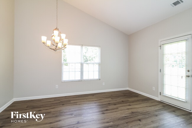 Photo - 365 Silver Creek Trail