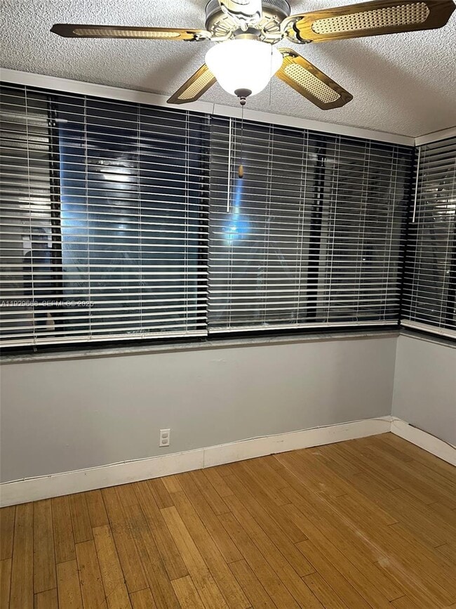 Photo - 8040 Hampton Blvd Unidad 508