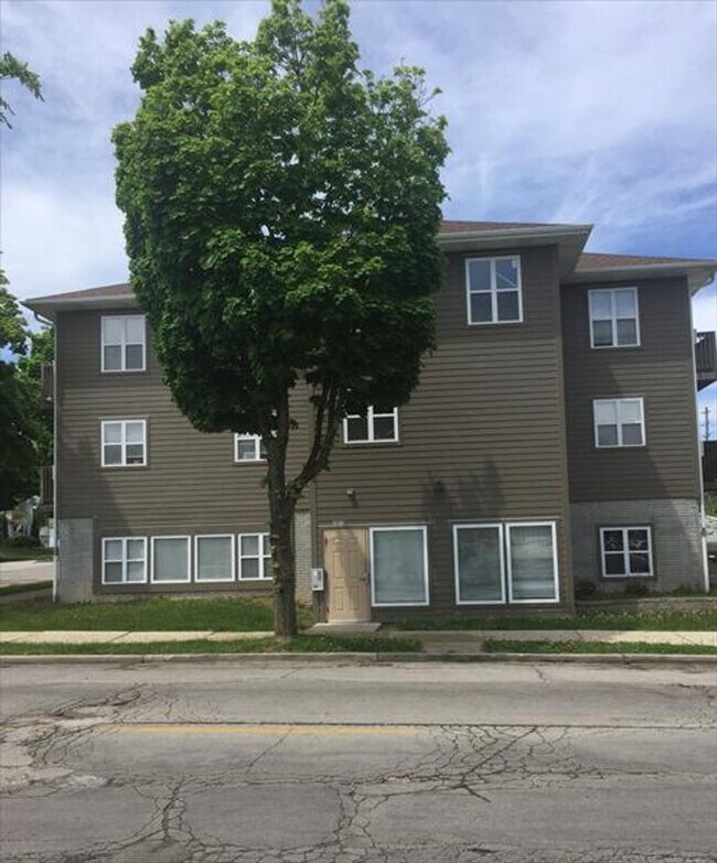 3875 S. Clement Ave