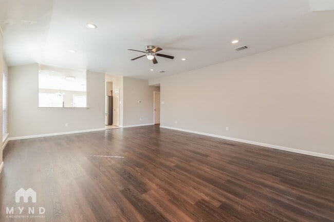 Photo - 729 Mahogany Dr