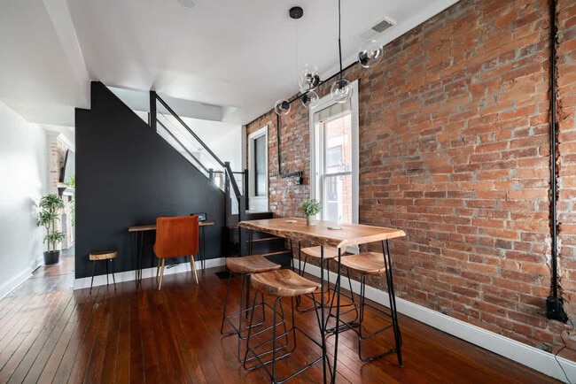 Building Photo - 96 Brickel St Rental