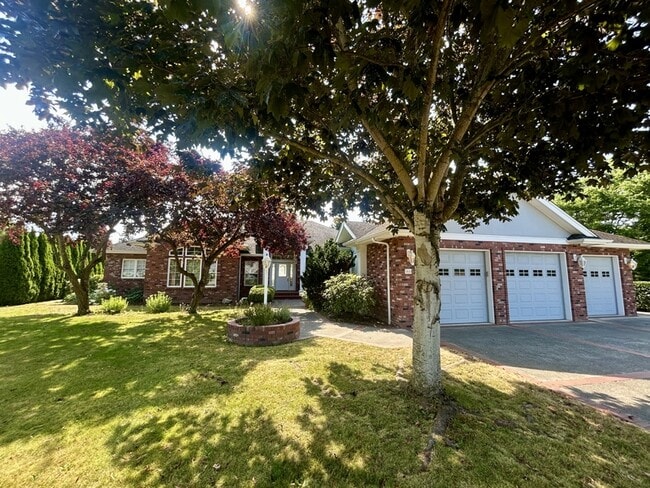 Building Photo - 560 E Maberry Dr Rental