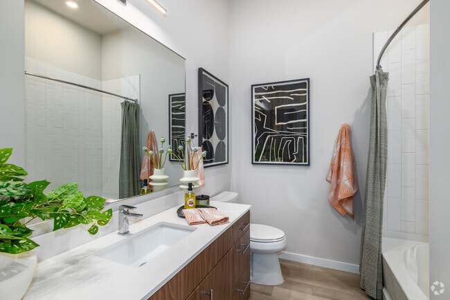 A2 1BR, 1BA - 728SF - Bathroom - Ten50