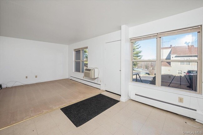 Photo - 501 Maplewood Gardens