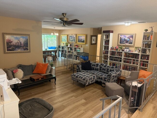 Photo - Beautiful 3 Bedroom 2 Bathroom House!!!