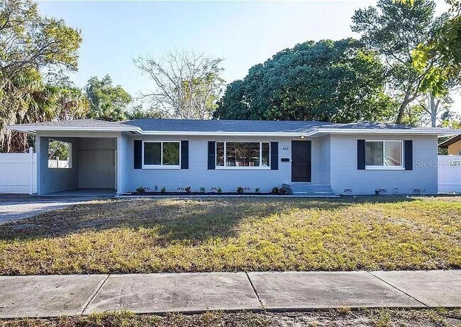 Building Photo - 622 Myrtle Way S