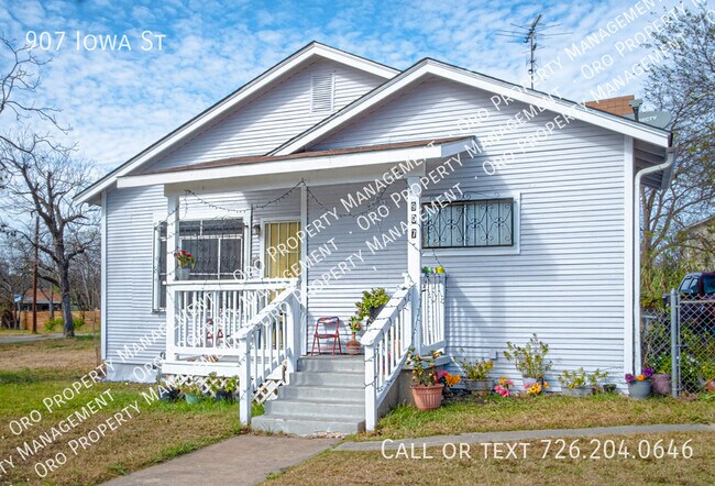 Photo - 907 Iowa St
