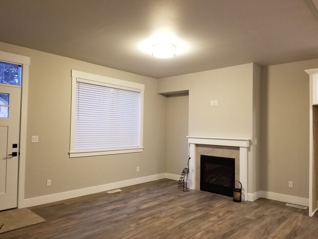 Photo - Mill Park Home - 3 bdrm, 2.5 bths, 1592 sq. ft.