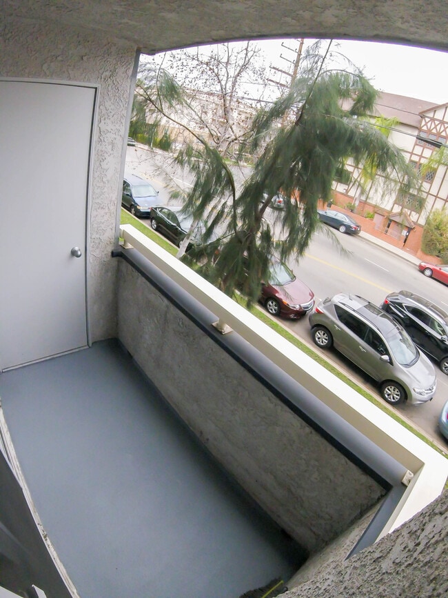 Balcón - CLK - Clark Apts