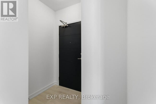 Photo - 75 James St S Unit 1025