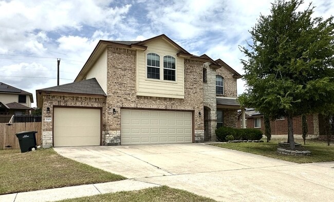 Building Photo - 2303 Scott Dr