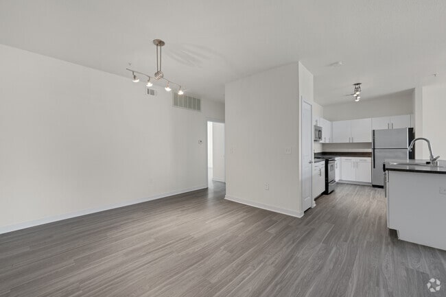 1HAB, 1BA - Estudio, 2,143 ft². Pie. - Trinity Loft