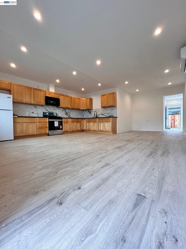 Photo - 213 E Ruby St